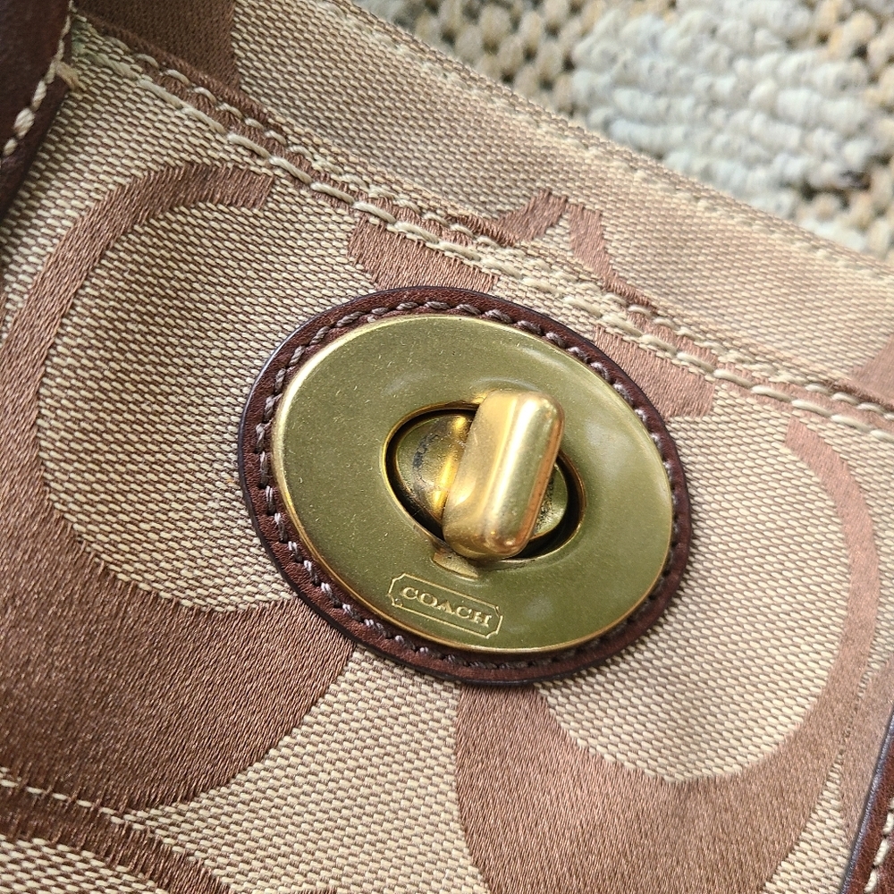 Coach Hamptons Madeline Signature Satchel Bag 12463 - Picture 10 of 16